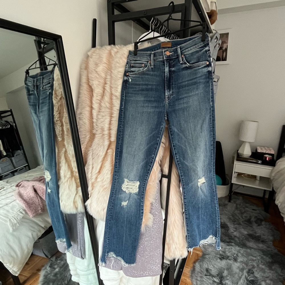 NEVER WORN Mother “THE INSIDER CROP STEP CHEW” jeans